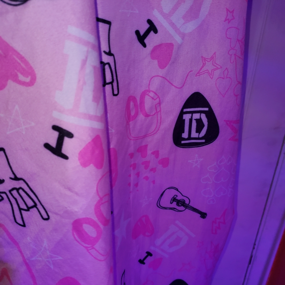 Twin bed sheets fitted n flat 2 sheets